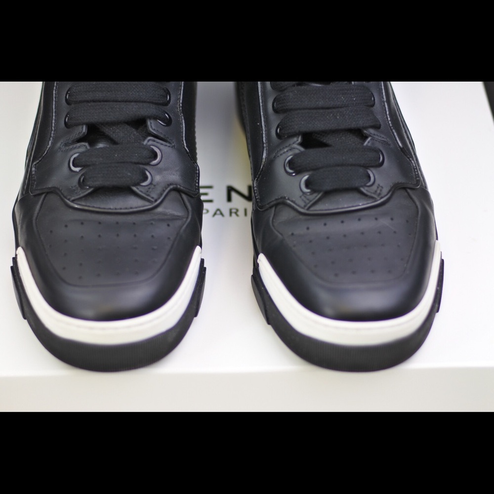Givenchy
Tyson Star High-Top Sneaker 43 - Picture 2 of 8